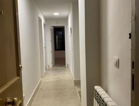Imagen 2 de DISPONIBLE EN ALQUILER DE TEMPORADA DUPLEX  DE  TRES DORMITORIOS EN GRIÑÓN (MADRID)