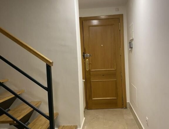 Imagen 3 de DISPONIBLE EN ALQUILER DE TEMPORADA DUPLEX  DE  TRES DORMITORIOS EN GRIÑÓN (MADRID)