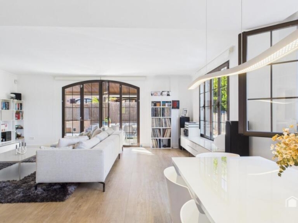 Imagen 1 de Villa de diseño amueblada y conectada en Puig de Ros – C/ Esparver