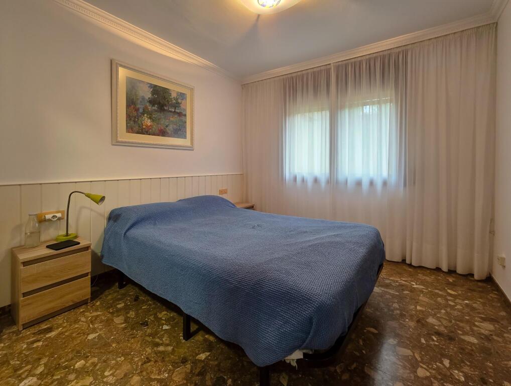 Imagen 2 de CASA DE 2 PLANTAS CON APARTAMENTO Y JARDIN