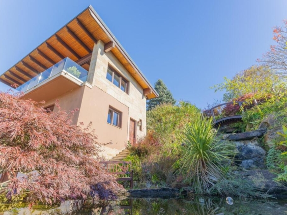 Imagen 4 de ? Exclusiva casa en Urbanizacion privada independiente con piscina | vistas al valle | pista de tenis | en A Cañiza (Galicia)