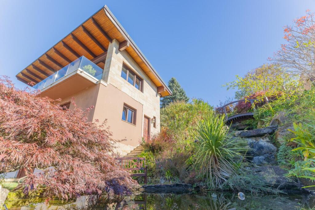 Imagen 4 de ? Exclusiva casa en Urbanizacion privada independiente con piscina | vistas al valle | pista de tenis | en A Cañiza (Galicia)