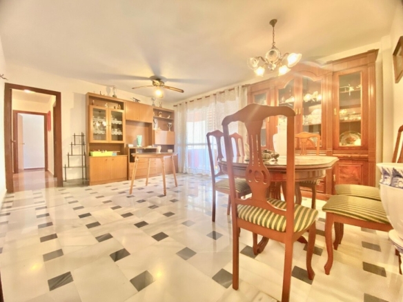 Imagen 1 de AMPLIA VIVIENDA FAMILIAR EN CIUDAD JARDÍN – MÁLAGA