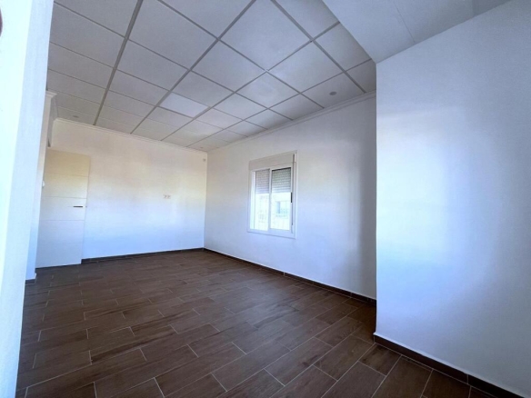 Imagen 4 de Piso reformado a estrenar con gran potencial de inversión en Almoradí.