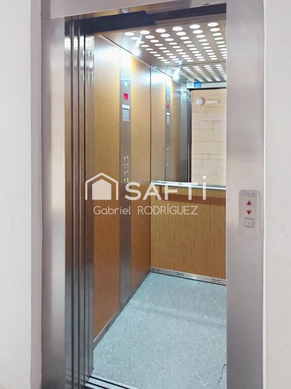 Plza. España) Plza. España)