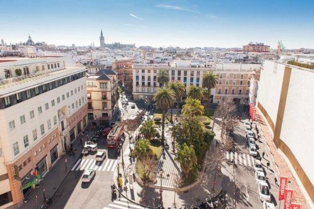 Imagen 1 de Magnifica oportunidad en una de las calles más emblemáticas del Casco Histórico de Sevilla!!!