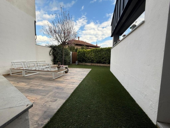 Imagen 2 de ESPECTACULAR CASA EN CENTRO CENTELLES!!