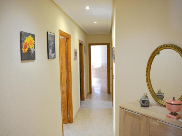 de 200m2 con 4 dormitorios y 2 baños con plaza de garaje