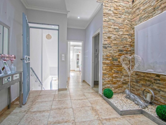 junto Plaza Jose María de Los Santos!!!