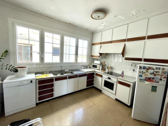 Imagen 2 de Amplio piso con infinitas posibilidades a dos pasos del centro de Mahón