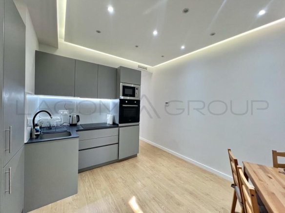 Imagen 1 de Piso reformado cerca Sagrada Familia con rentabilidad inmediata