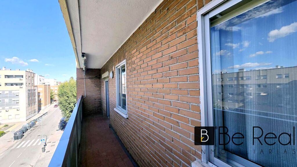 Imagen 4 de ¡OPORTUNIDAD ALQUILER! PISO DE TRES DORMITORIOS Y TERRAZA EN VILLA DE VALLECAS (MADRID).