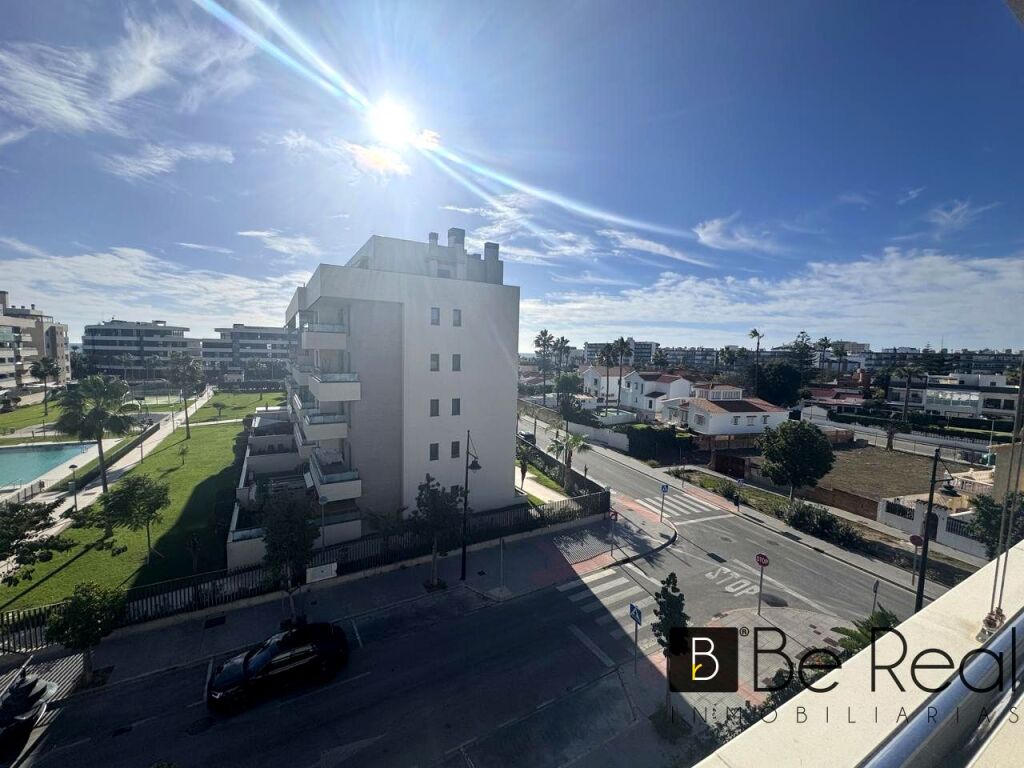 Imagen 2 de EXCLUSIVA VIVIENDA EN 2 LINEA DE PLAYA EN EL CONJUNTO RESIDENCIAL ALAMAR DE TORREMOLINOS