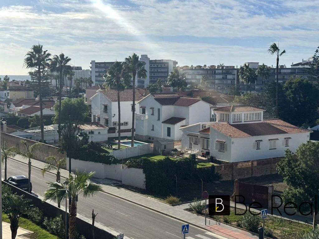 Imagen 1 de EXCLUSIVA VIVIENDA EN 2 LINEA DE PLAYA EN EL CONJUNTO RESIDENCIAL ALAMAR DE TORREMOLINOS