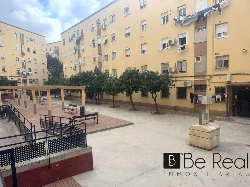 Imagen 2 de OPORTUNIDAD! PISO DE 4 DORMITORIOS EN LAS FLORES-MALAGA