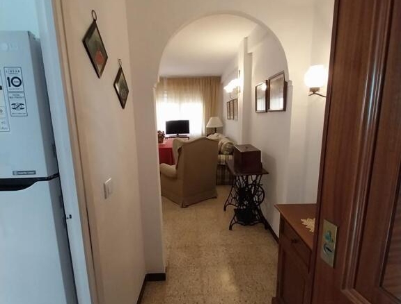 Imagen 2 de OPORTUNIDAD EN ESTEPONA – PISO DE 3 DORMITORIOS CON TERRAZA