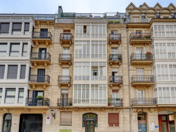 Imagen 1 de Espacio reformado en el centro de San Sebastián.
