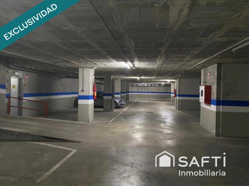 Imagen 4 de Excelente plaza doble de parking para dos coches grandes en Av. Constitución.