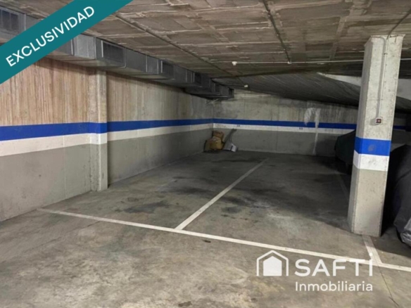 Imagen 1 de Excelente plaza doble de parking para dos coches grandes en Av. Constitución.