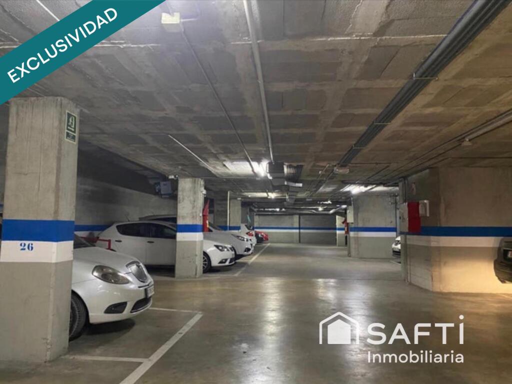 Imagen 3 de Excelente plaza doble de parking para dos coches grandes en Av. Constitución