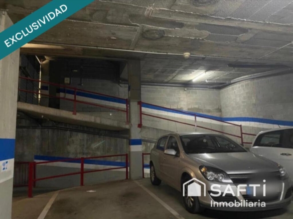 Imagen 4 de Excelente plaza doble de parking para dos coches grandes en Av. Constitución