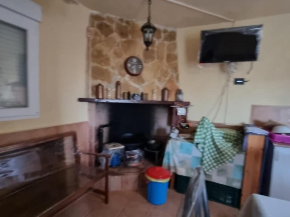 Imagen 3 de Encantadora Propiedad en Félix: Terreno con Casa y Naturaleza