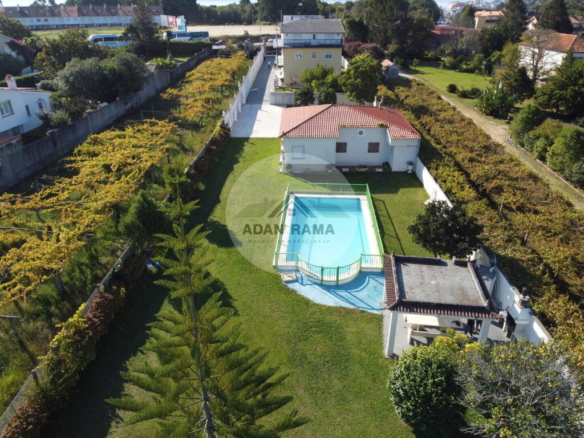 de 680m2 con 14 dormitorios y 8 baños con plaza de garaje y trastero