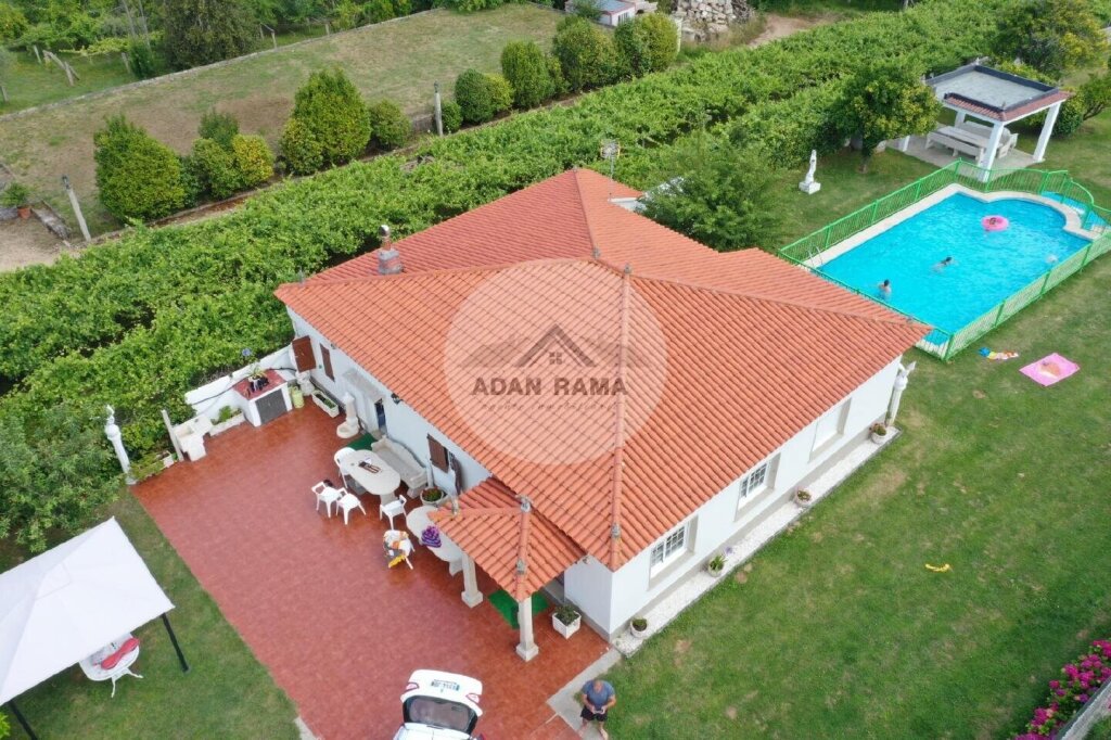 Imagen 1 de Venta de casa en Sanxenxo