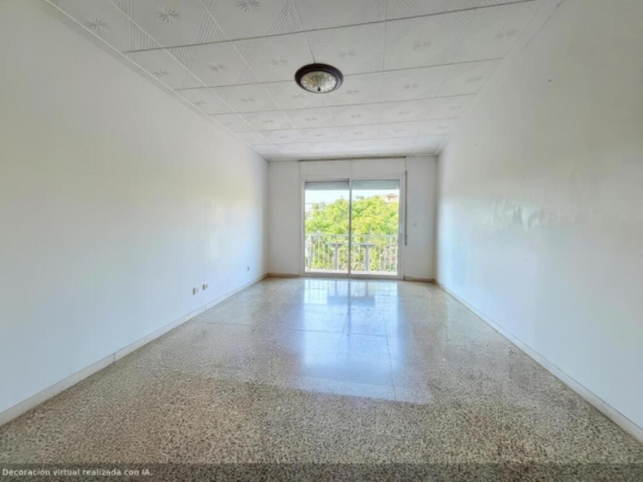 ascensor y piscina—¡a 1 km del mar!