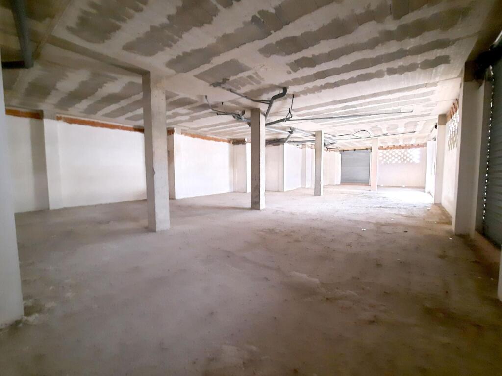 Imagen 1 de Gran local esquinero con múltiples posibilidades.