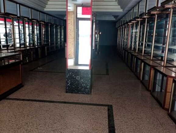 Imagen 2 de Alquiler de amplio local con potencial