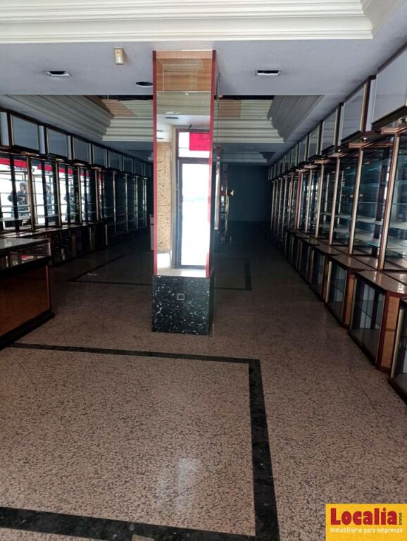 Imagen 2 de Alquiler de amplio local con potencial