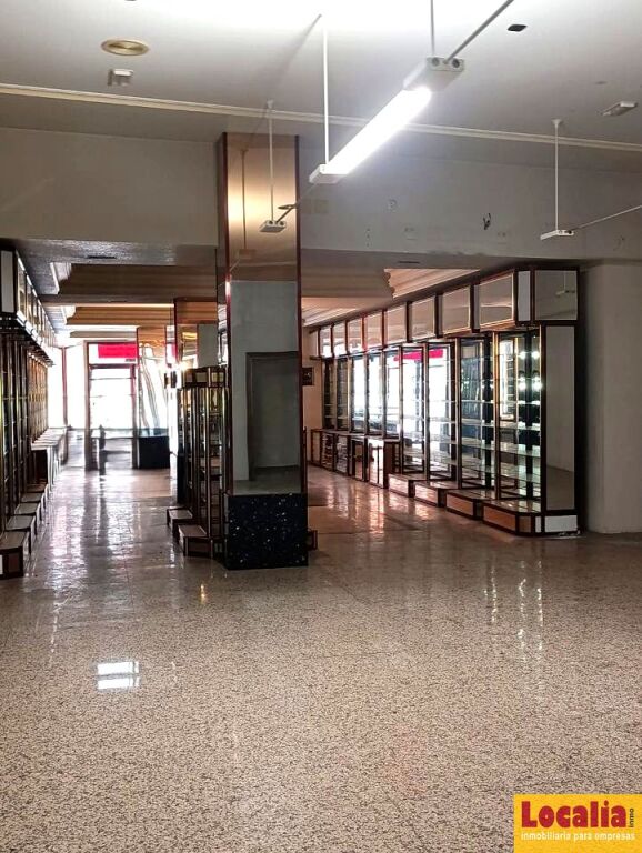 Imagen 1 de Alquiler de amplio local con potencial