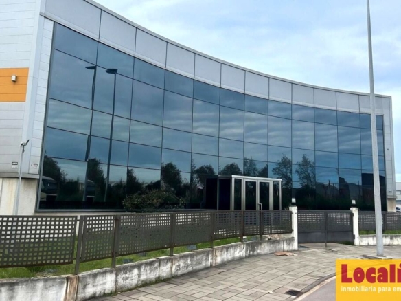 Imagen 1 de Impresionante Nave Industrial en Nueva Montaña