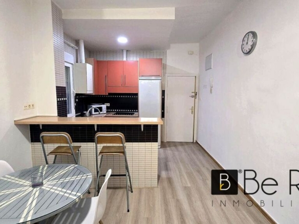 Imagen 2 de ALQUILER DE ESTUDIO DE DOS NIVELES EN MALASAÑA (MADRID).