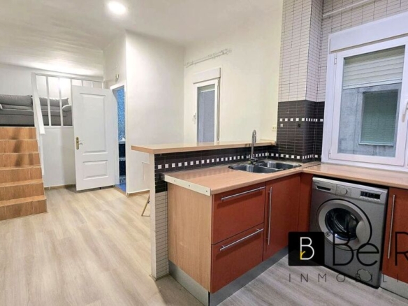 Imagen 1 de ALQUILER DE ESTUDIO DE DOS NIVELES EN MALASAÑA (MADRID).