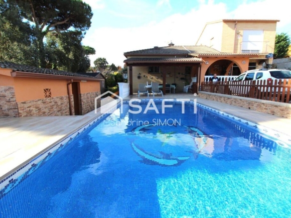 Imagen 1 de Encantadora casa con piscina en La Goba cerca del pueblo de Vidreres.