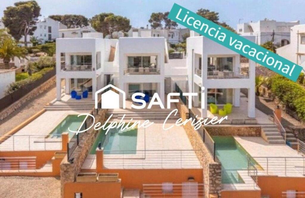 Imagen 1 de Casa con vistas al puerto de Cala d'Or en primera línea y licencia turística