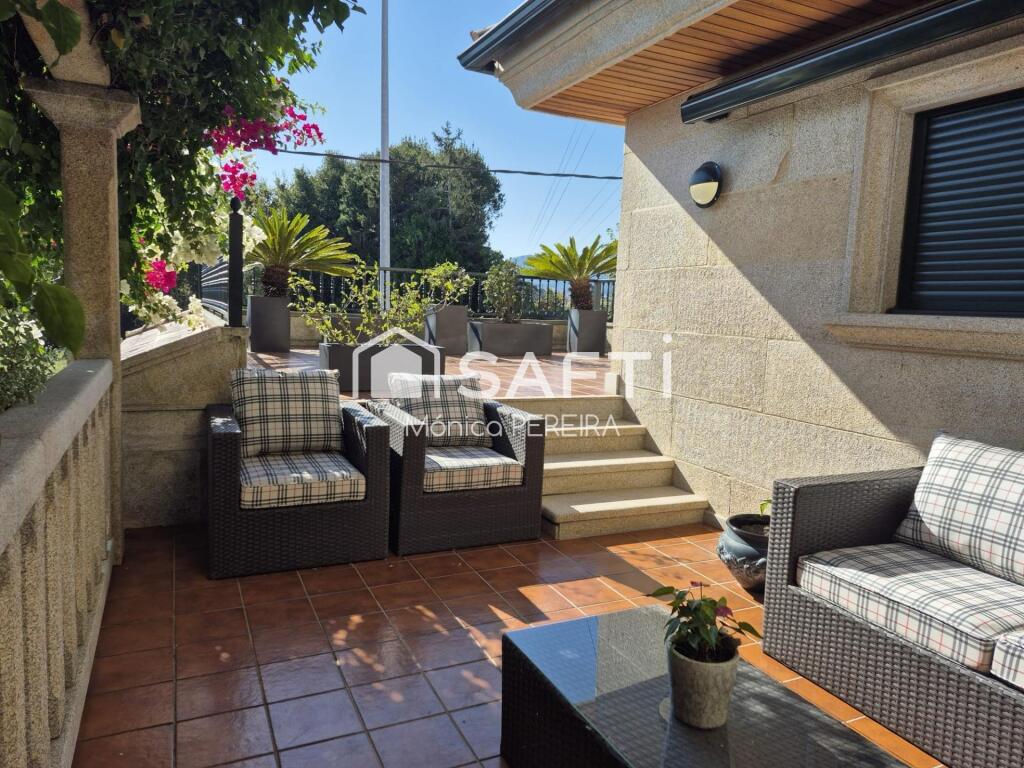 Imagen 2 de Chalet Adosado - Lujo y calma atlántica en Nigrán