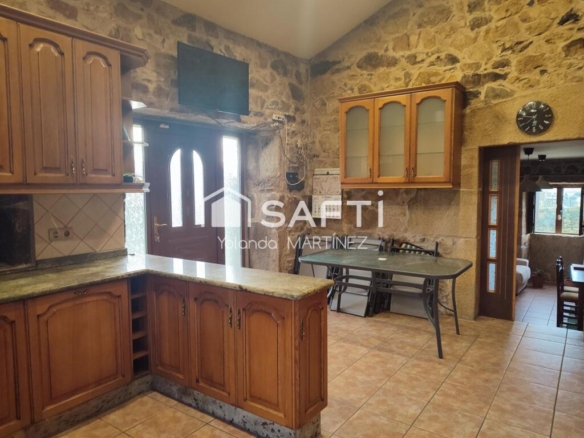 Imagen 4 de Espectacular casa de piedra reformada con finca de 8.929 m² – Lista para entrar a vivir