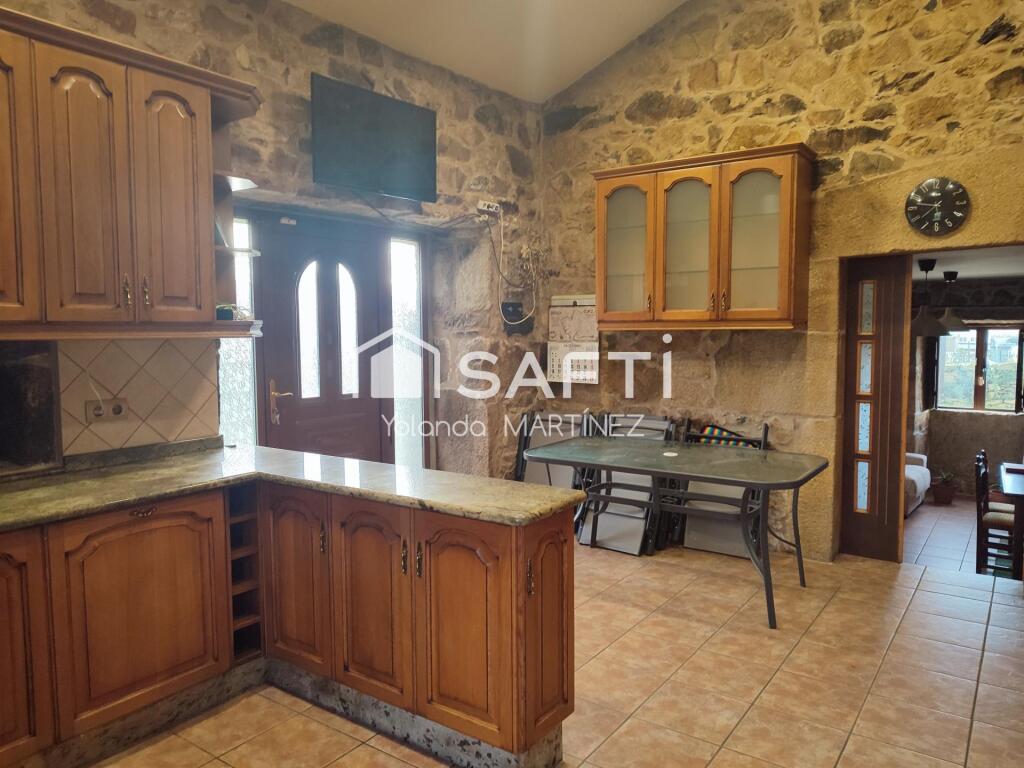 Imagen 4 de Espectacular casa de piedra reformada con finca de 8.929 m² – Lista para entrar a vivir
