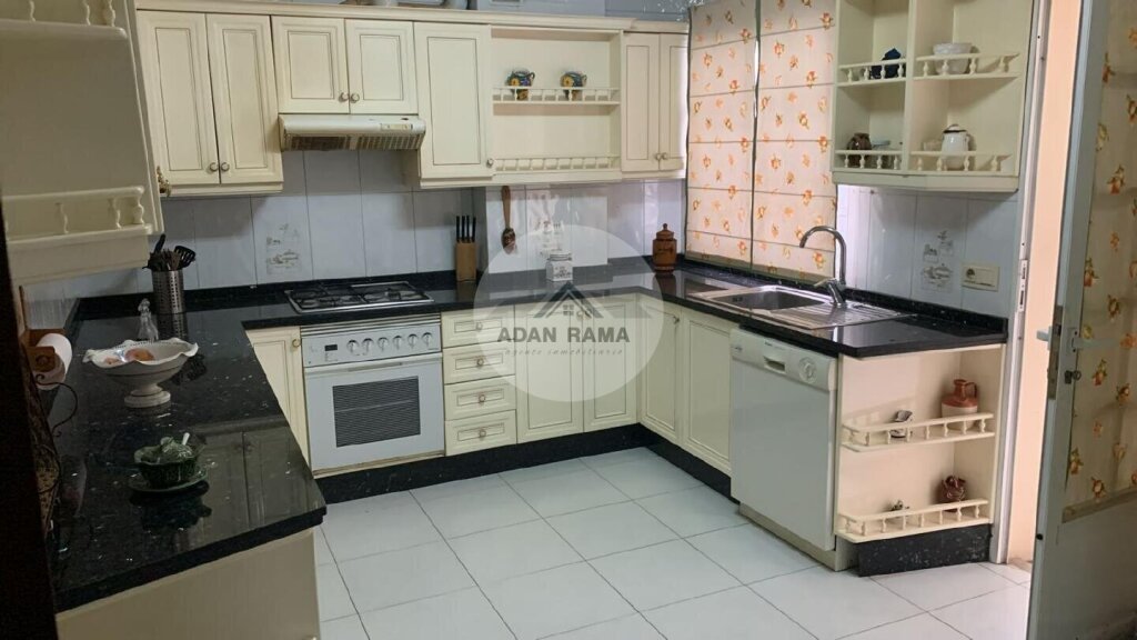 de 120m2 con 4 dormitorios y 2 baños