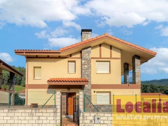 Imagen 2 de Chalet independiente en venta. Castro Urdiales