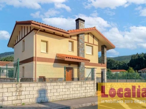 Imagen 3 de Chalet independiente en venta. Castro Urdiales