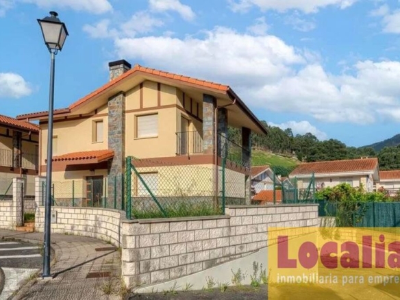 Imagen 4 de Chalet independiente en venta. Castro Urdiales