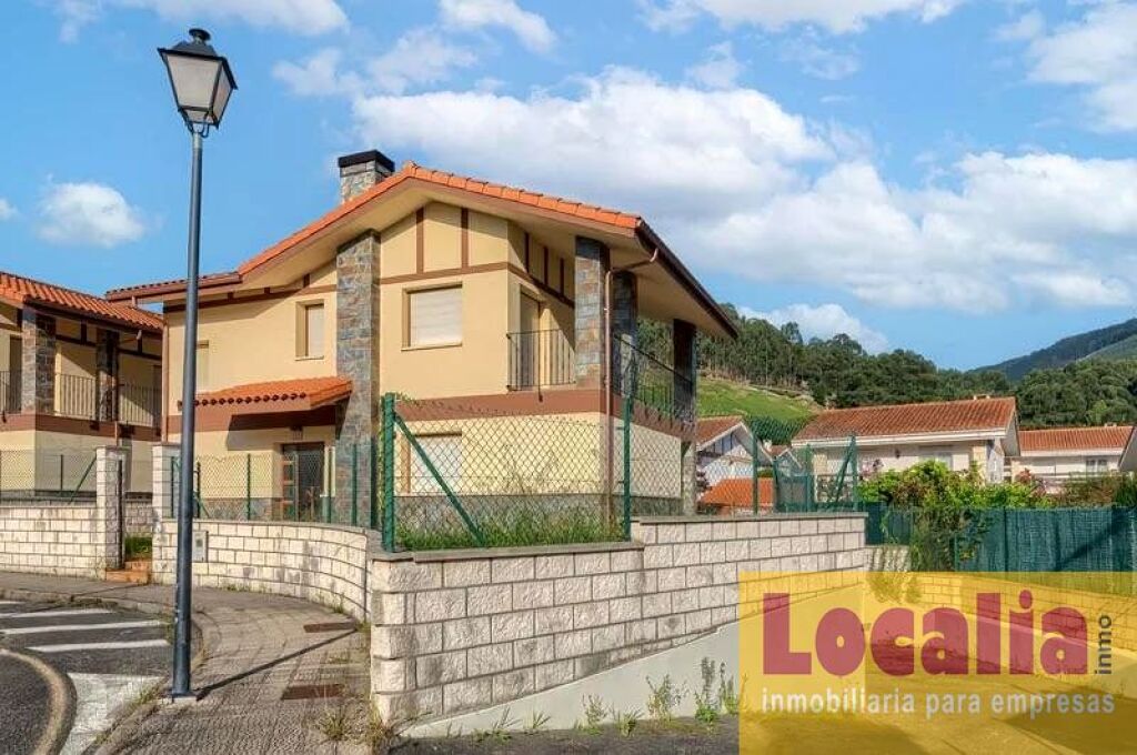 Imagen 4 de Chalet independiente en venta. Castro Urdiales