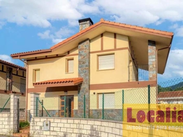 Imagen 1 de Chalet independiente en venta. Castro Urdiales