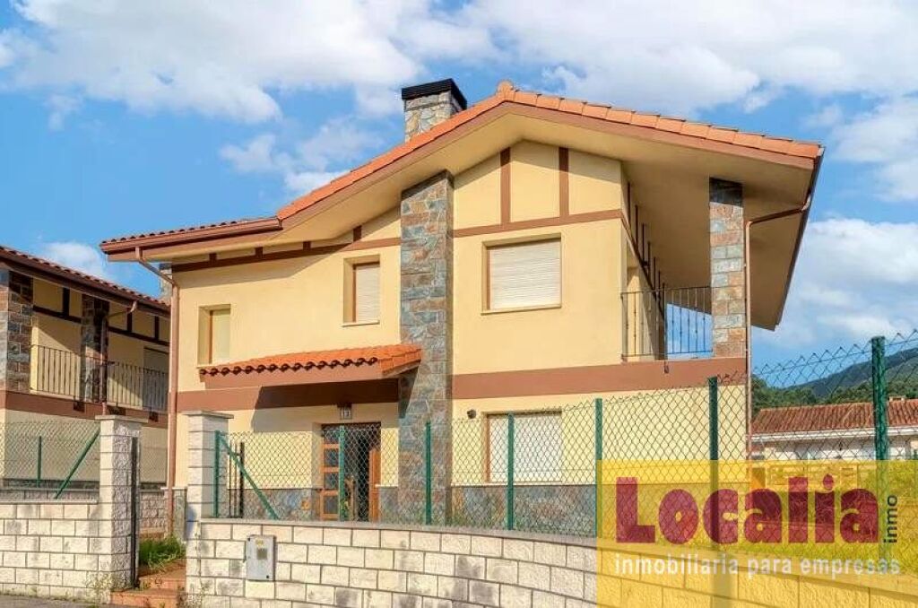 Imagen 1 de Chalet independiente en venta. Castro Urdiales