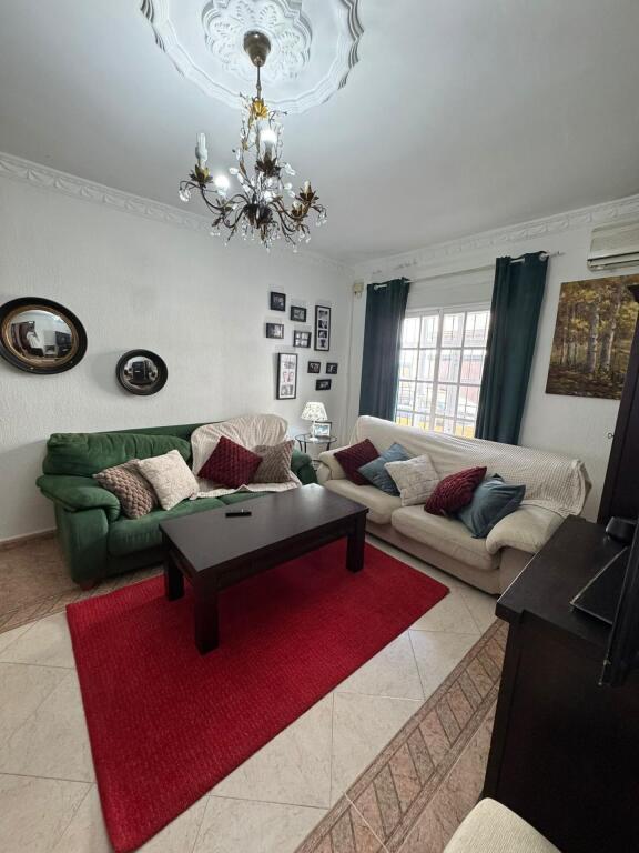 Imagen 2 de VIVIENDA UNIFAMILIAR CON GARAJE EN ZONA CÉNTRICA.