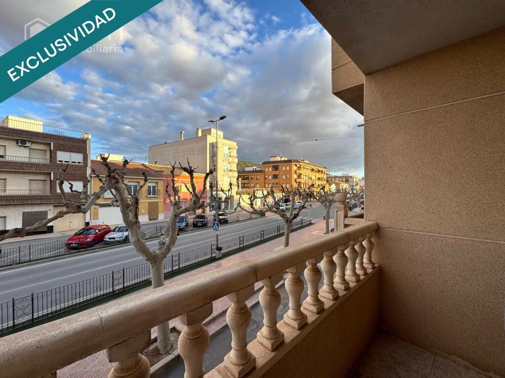 Imagen 1 de Piso VPO con garaje en pleno centro de Pinoso – listo para entrar a vivir